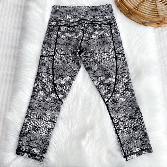 Zyia Active Cobra Metallic Light n Tight Capri Crop Leggings Snakeskin High Rise - Picture 6 of 14